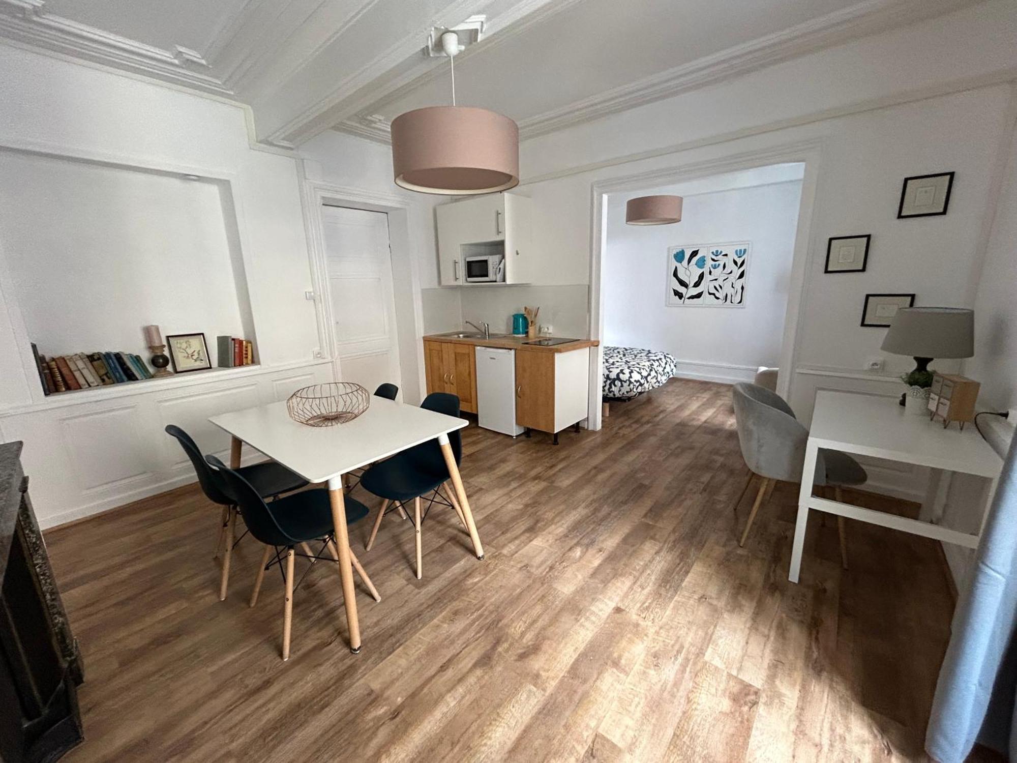 Appartement Cosy Charme Ancien Thizy-les-Bourgs ภายนอก รูปภาพ